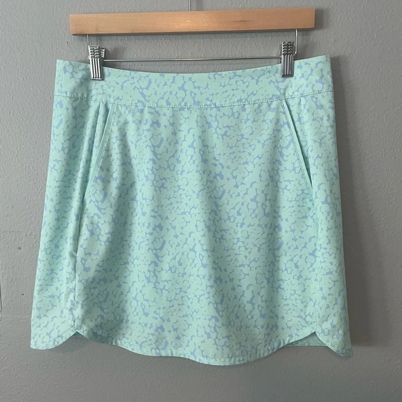 Vineyard Vines Performance Skort size 8 - Picture 1 of 7